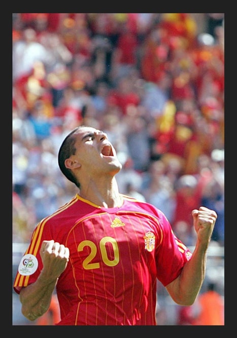 Juanito, tras marcar en el España - Arabia Saudí en Alemania 2006.