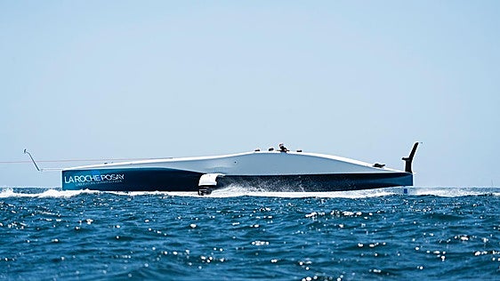 El AC75 La Roche-Posay ya vuela con Diego Botín y Florian Trittel