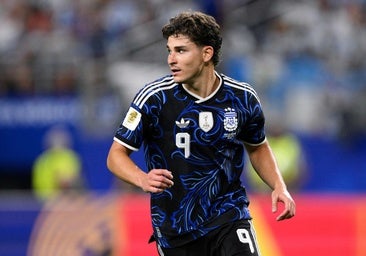 El Atlético denuncia al Barcelona ante la FIFA por sus intentos de fichar a Julián Álvarez