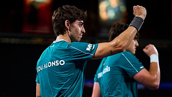 Burdeos arranca con triunfo de Edu Alonso y Aimar Goñi sobre Sanyo Gutiérrez