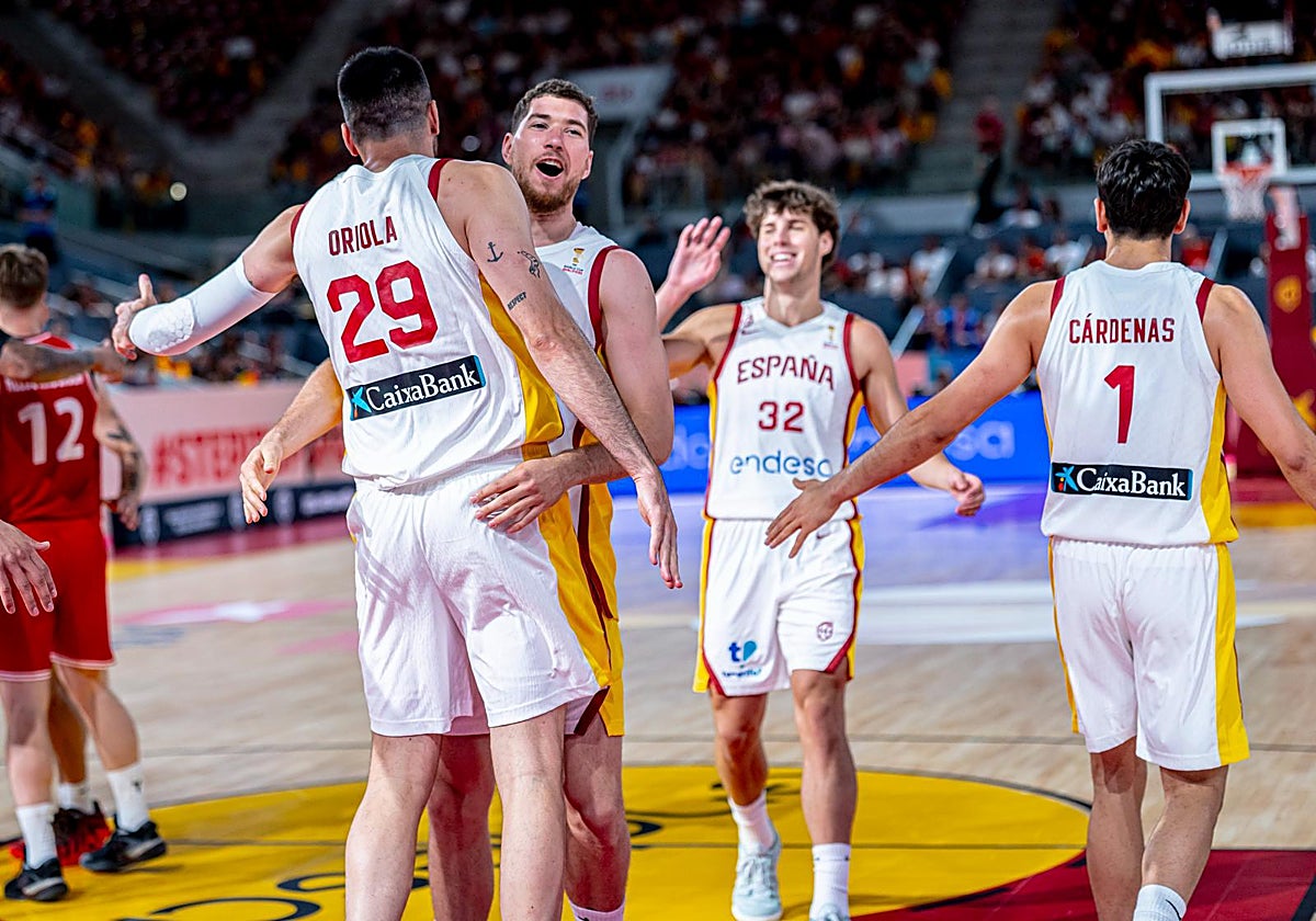 España arrasa ante Dinamarca y llega al Mundial 2027 como primera de grupo