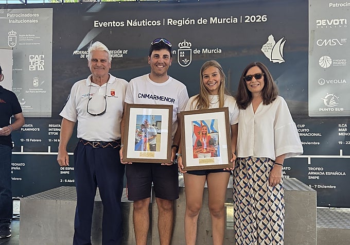 Andrés Palou y Mara Peñalver con Artura García Pallarés, presidente de la FVRM.