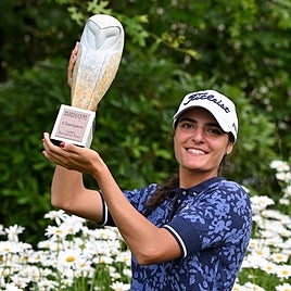 Carolina Chacarra, con el trofeo de B&eacute;lgica