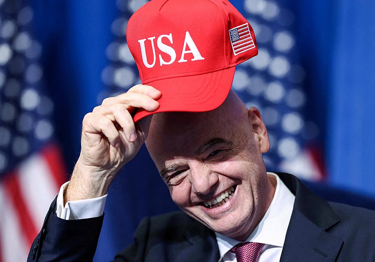 Gianni Infantino, con una gorra de Estados Unidos, en febrero de este año
