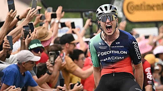 Olav Kooij se impone en el esprint de Pau