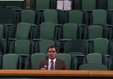 Federer, el último romántico, demuestra su amor por el tenis: se queda solo en el palco hasta el final de la jornada