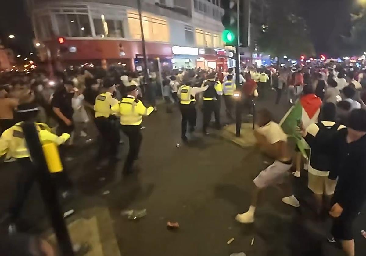 Una menor muerta en París, un policía herido y cuatro detenidos en Londres tras el partido entre Francia y Marruecos