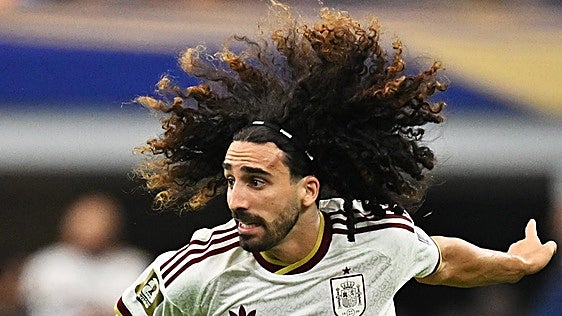 El muro de la selección: nadie regatea a Cucurella