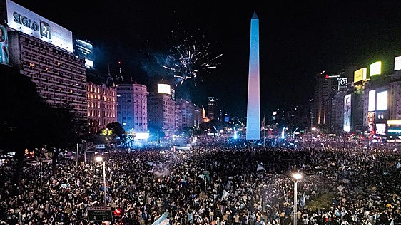 Los argentinos celebran en las calles la histórica victoria contra Inglaterra