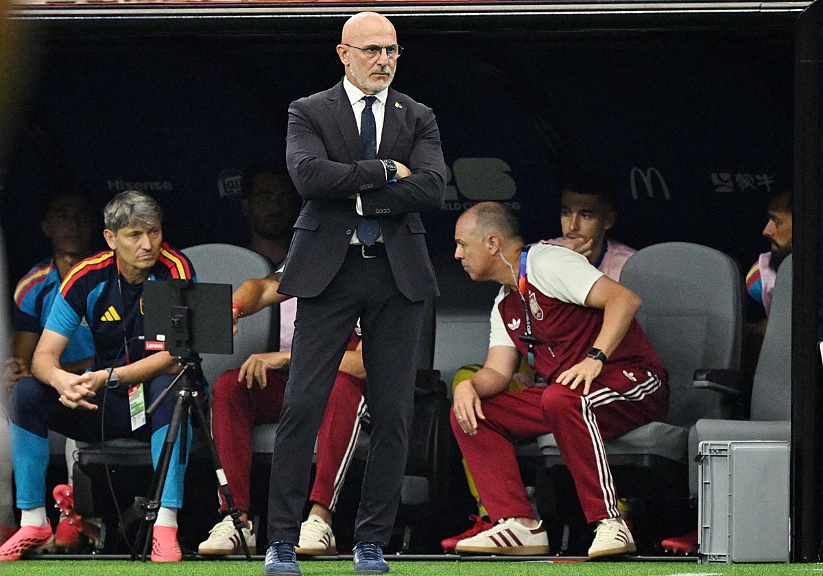 Una escolta de exporteros al servicio de la selección y De la Fuente