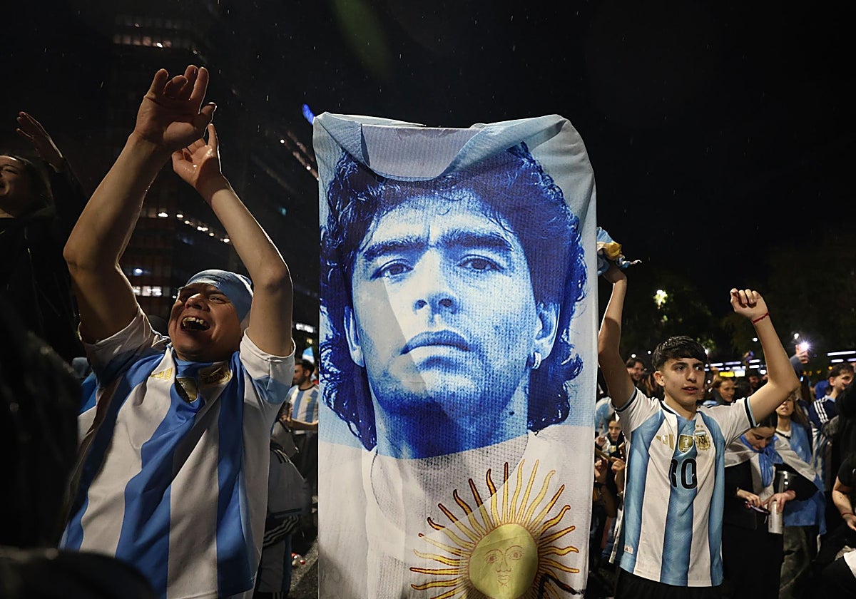San Maradona y los sortilegios argentinos