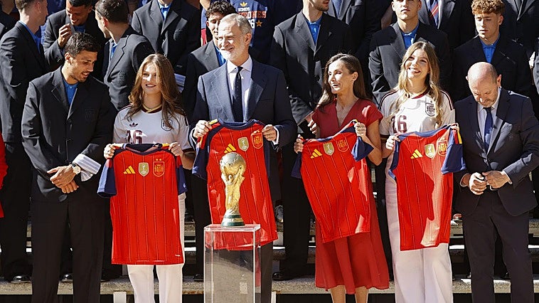 El Rey, a la selección: «Sois un conjunto estelar y legendario para la historia de nuestro fútbol»