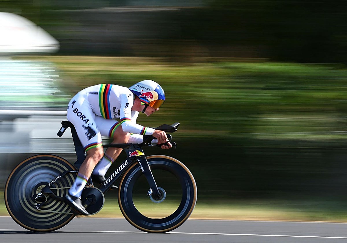Evenepoel vuelve a batir a Pogacar
