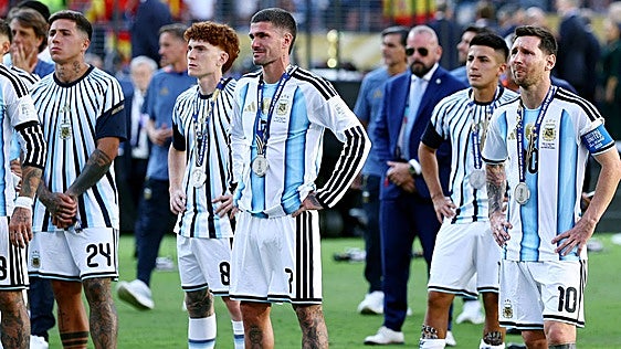 De Paul carga contra los críticos de Argentina: «Nuestras sonrisas molestan»