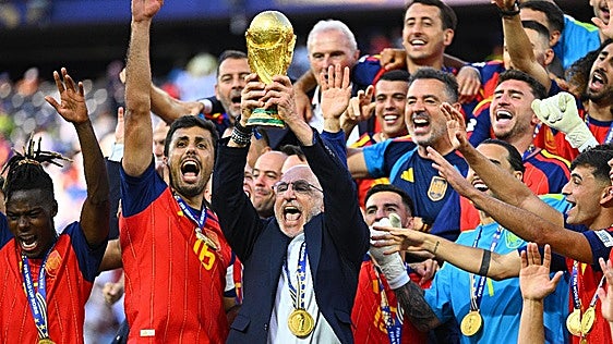 Santi Cañizares, claro con esta selección española: «Son muy buenos juntos, pero uno por uno no son como los del Mundial 2010»