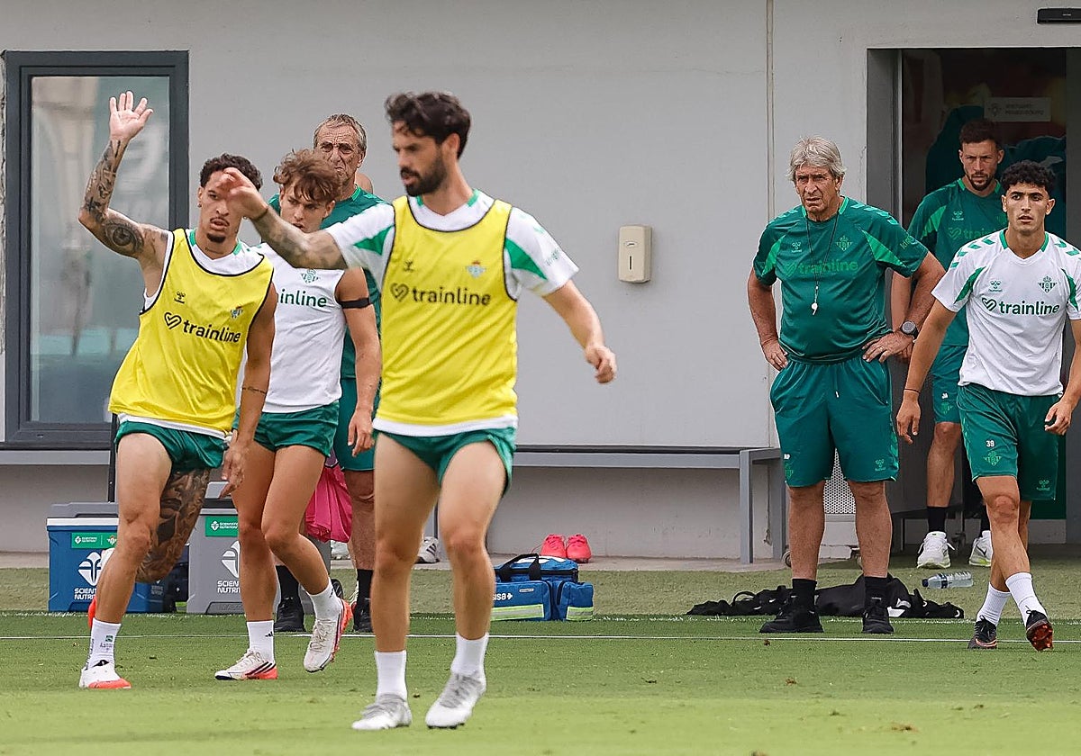 El Betis vuelve al trabajo en la ciudad deportiva tras la victoria en Huelva