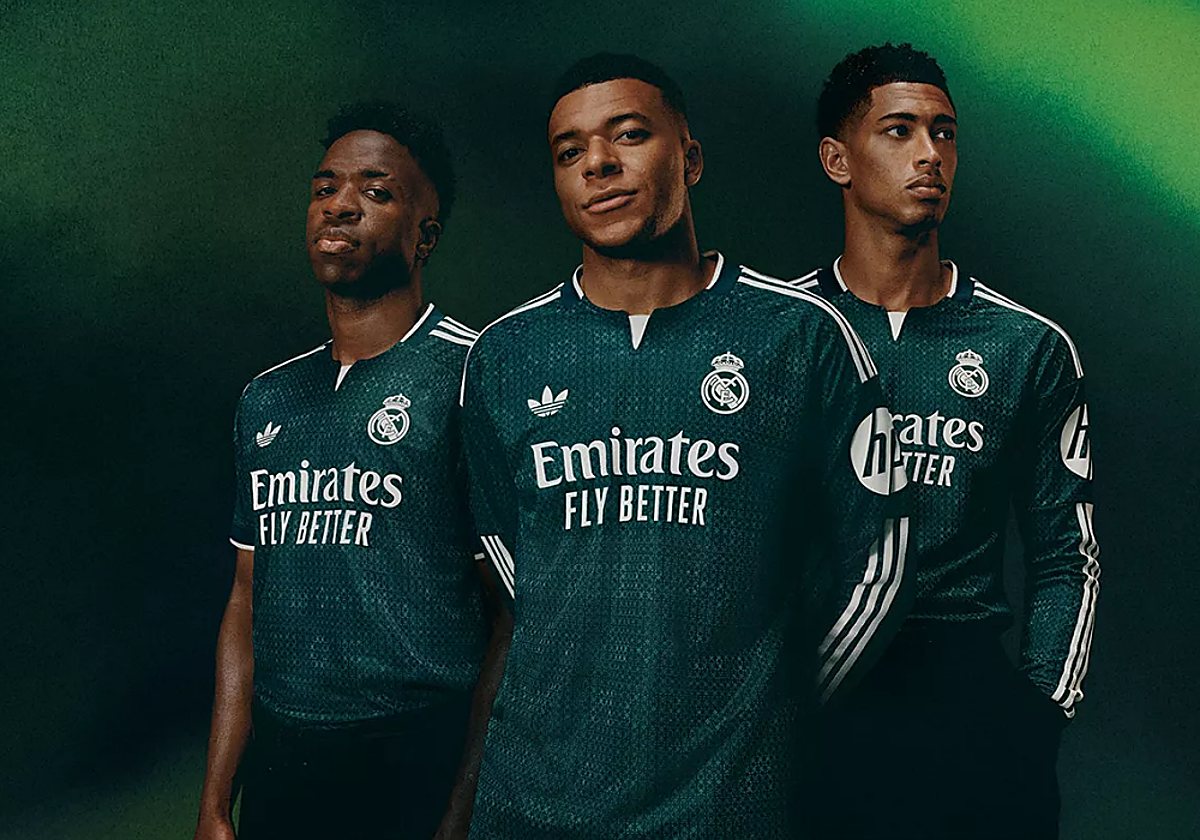 El Real Madrid presenta su segunda equipación recuperando un color que ya utilizó con Mourinho
