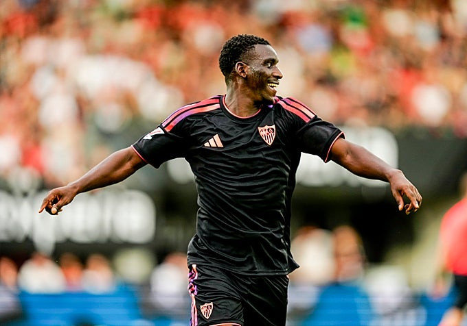 Ibra Sow celebra su gol con el Sevilla FC al NEC Nimega