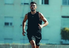 Rafa Mir viajó a Grecia para fichar por el Aris de Salónica, donde jugará cedido en su último año de contrato