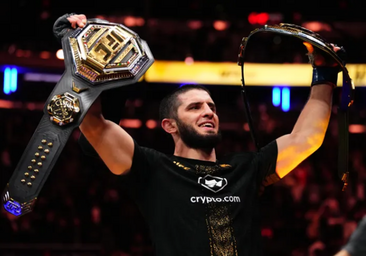 Islam Makhachev, como Ilia Topuria, abre la puerta a competir en boxeo: «¿Y por qué no?»