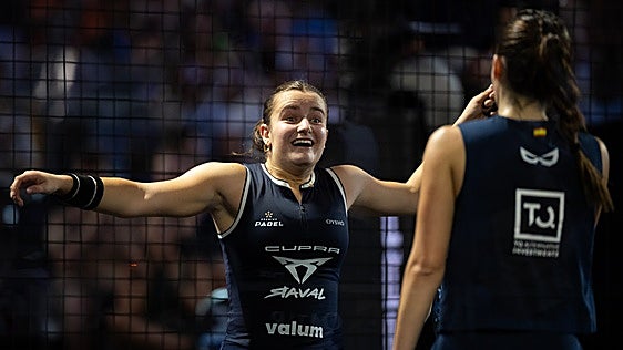 Martina Calvo hace historia en Londres junto a Claudia Fernández