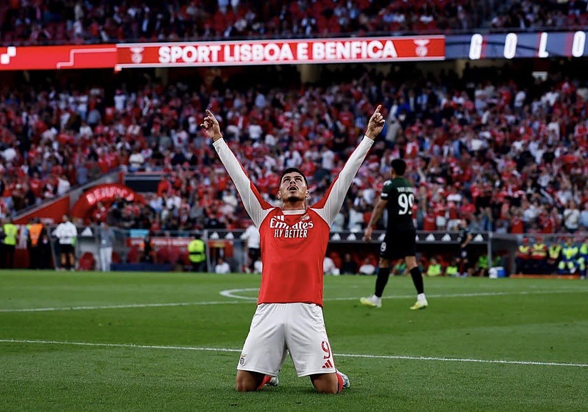 Ivanovic celebra un gol con el Benfica