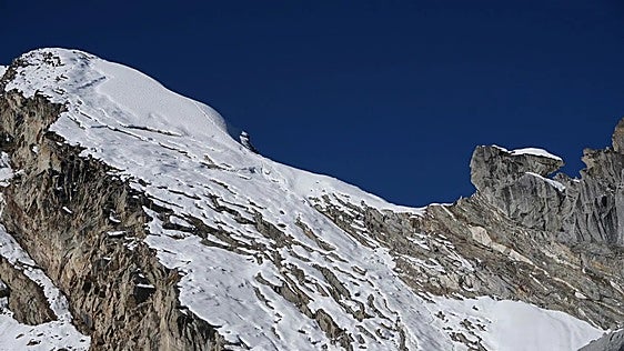 El deshielo del monzón devuelve los cuerpos de los cinco alpinistas del Yalung Ri