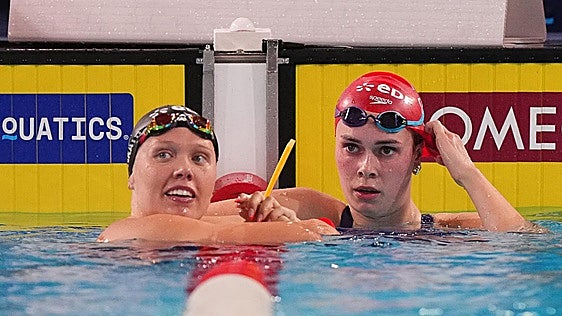 Tonrath, Valdés y el relevo mixto ilusionan en la piscina de París