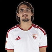 Imagen - Debut con el primer equipo y titularidad. No se arrugó, aunque las cosas no terminarán de salirle bien.
