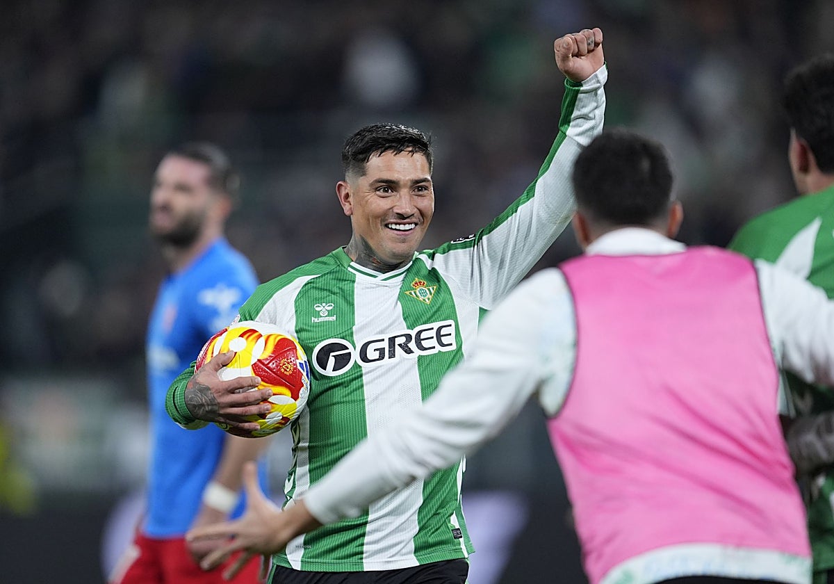 Chimy celebra uno de sus goles con el Betis ante el Elche en la Copa del Rey