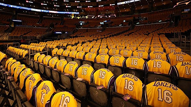 Los Buss se 'vengan' de su hermana Jeanie y venden sus participaciones en los Lakers