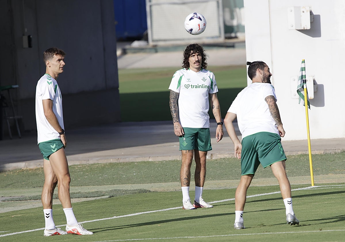 Isco, Bellerín y Llorente, en la sesión de este miércoles