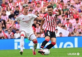 El trabajo silencioso de Robbie Ure en su primera titularidad con el Sevilla FC