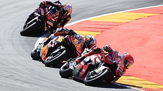 ¡Aragón es de Márquez! Doblete impecable de Marc para encender la lucha por el título