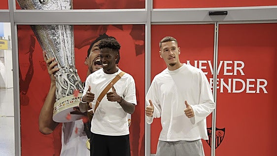 El Sevilla FC cierra su mercado de fichajes con la doble incorporación del último día, y el sorpresón final de Fofana