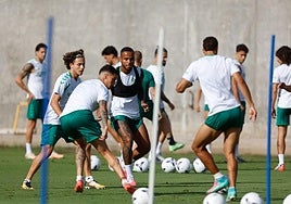Alineaciones oficiales del Real Betis - Real Madrid de LaLiga EA Sports 2026-2027: Isco y Fornals, titulares