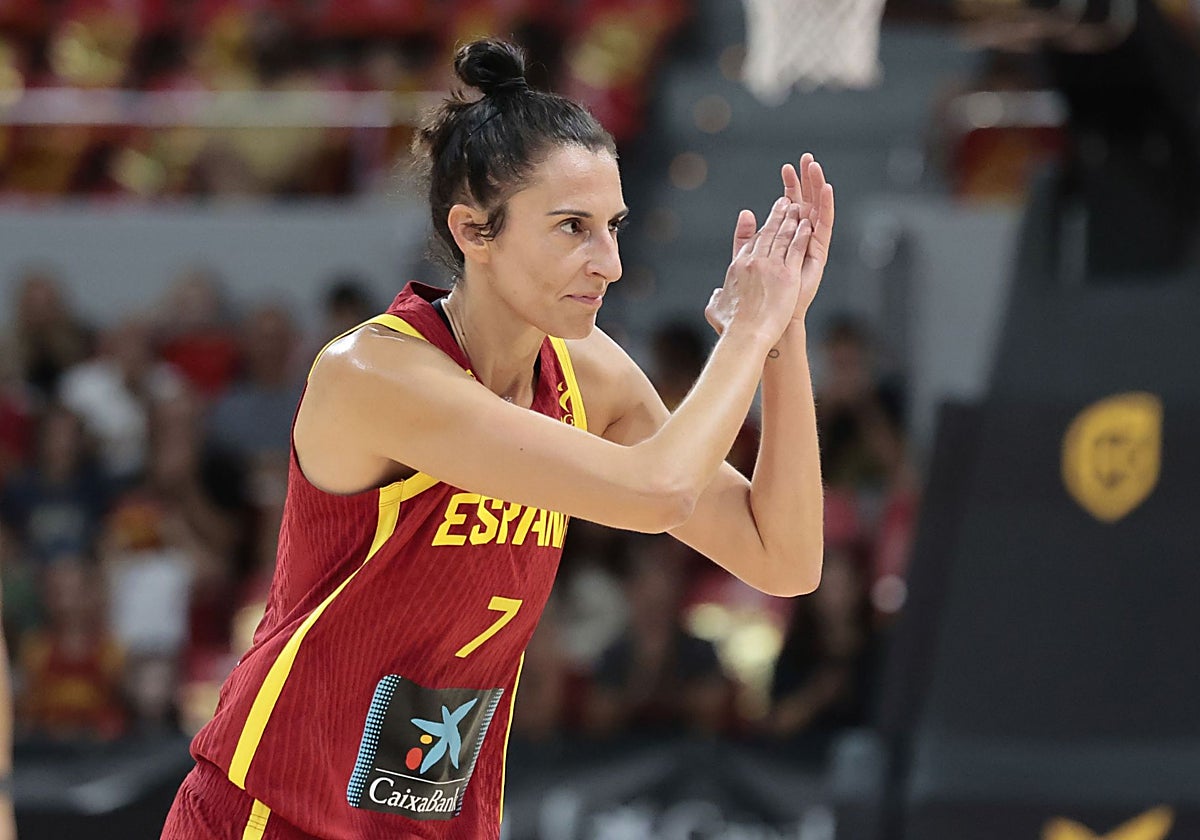 La capitana Alba Torrens, durante un amistoso