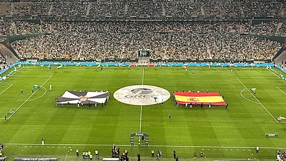 El Betis homenajea a Ceuta antes del encuentro contra el Real Madrid y se llena de insultos contra Sánchez