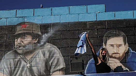 Argentina busca a su nuevo dios del fútbol: el legado de Maradona y Messi continúa