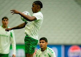 Alineaciones oficiales del Lille - Betis de la Champions League 2026-2027: Junior, Riquelme y Parrot, titulares