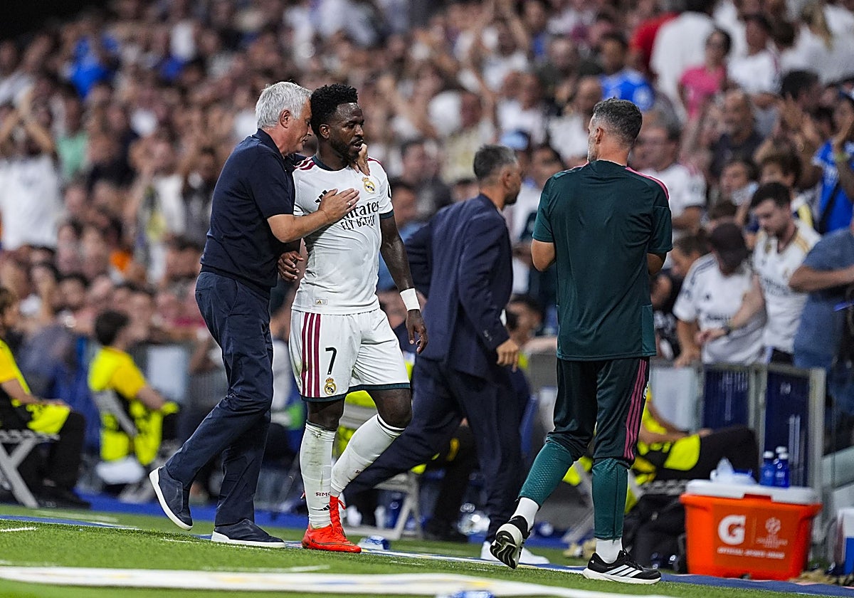 El Bernabéu se ceba con Vinicius