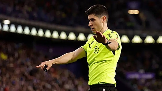 Mateo Busquets Ferrer, árbitro designado para el Sevilla - Valencia