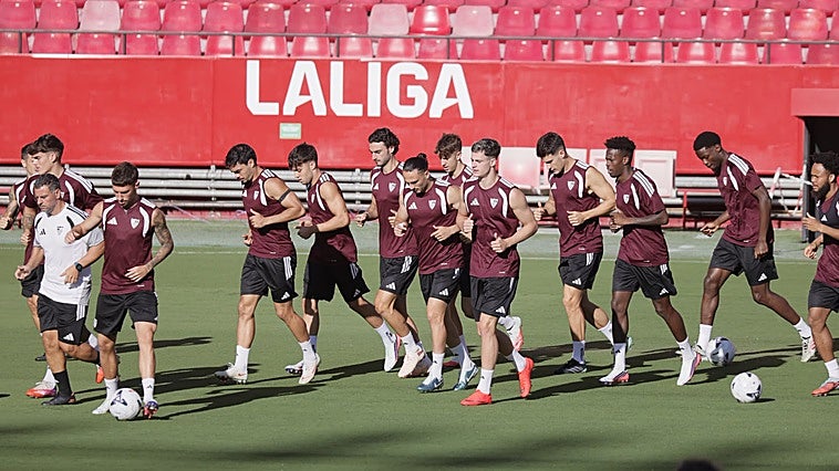Alineaciones del Sevilla FC - Valencia de LaLiga EA Sports 2026-2027: onces y banquillo de suplentes