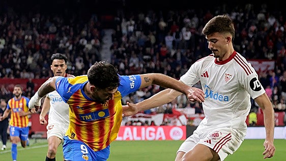 Dónde ver Sevilla - Valencia: canal de TV y streaming online del partido de LaLiga EA Sports 2026-2027