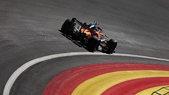 Norris deja su firma en la primera pole de Madring