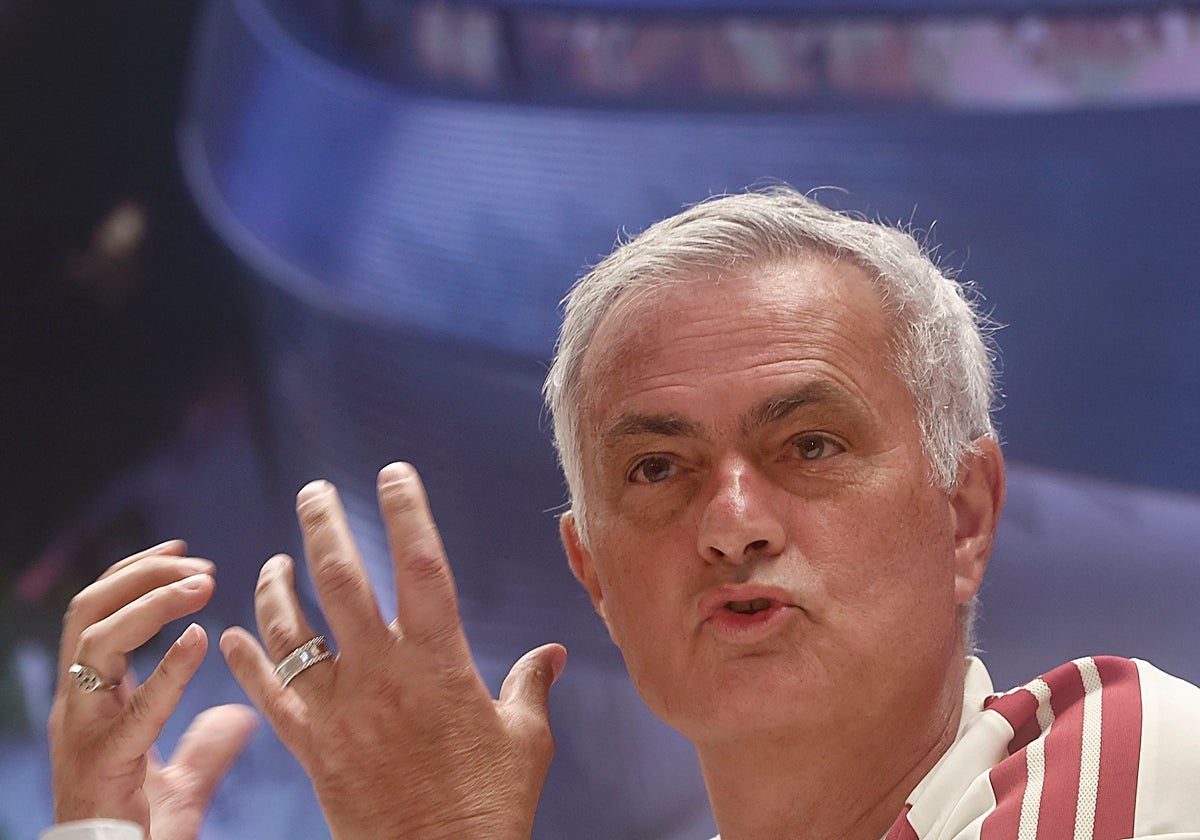 Mourinho: «¿Hoy no me preguntáis por los penaltis? Es raro, ¿no?»