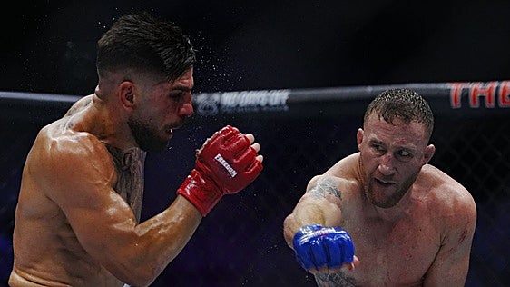 Justin Gaethje responde a  Topuria sobre la manipulación de las guantillas : «Tan terrible como tu última actuación»