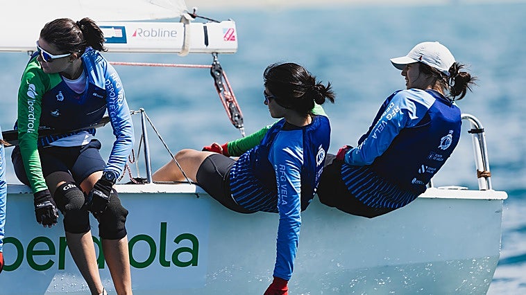 La Liga de Vela Femenina bate su récord de participación en Vilagarcía