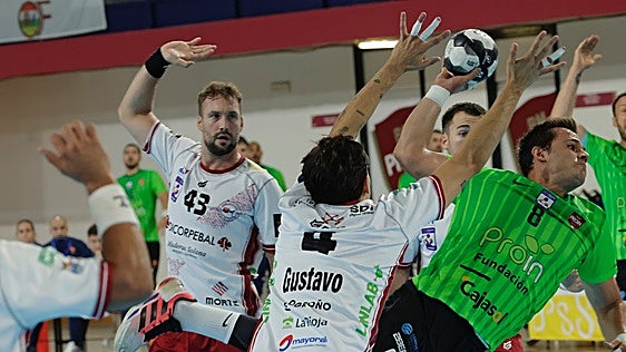 El Cajasol Sevilla Proin se estampa contra Xoan Ledo y el muro del subcampeón (27-33)