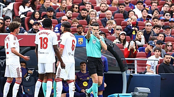 Martínez Munuera, árbitro del Sevilla FC - FC Barcelona